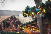 Deko auf Weihnachtsmarkt