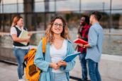 Lächelnde Studentin