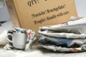 Freunde als Umzugshelfer? Gefälligkeitsschäden zahlt deren Privathaftpflicht meist nicht.