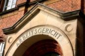 Sollte es im Beruf zu juristischen Streitfällen kommen, ist eine Rechtsschutzversicherung sehr hilfreich.