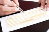 Überweisungsformular wird ausgefüllt