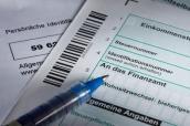Steuererklärung und Stift