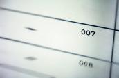 Schublade mit Aufschrift 007