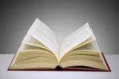 Aufgeschlagenes Buch