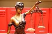 justitia-waage-gesetze