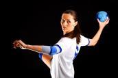 Handballspieliern beim Wurf