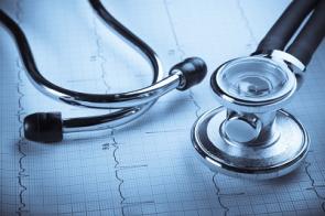Stethoskop mit EKG-Ausdruck