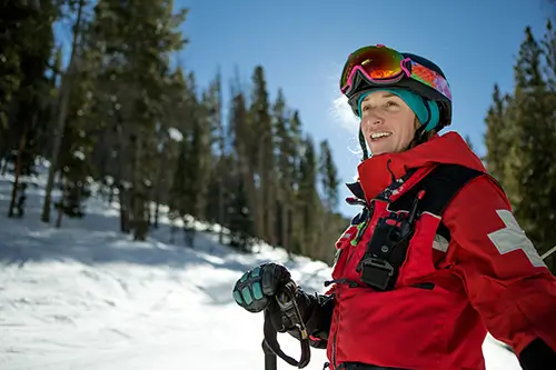 Skifahrerin im Winter