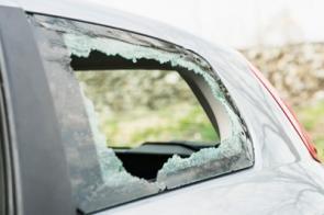 Zerbrochenes Autofenster