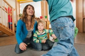Erzieherin mit Kinder in einer Kita