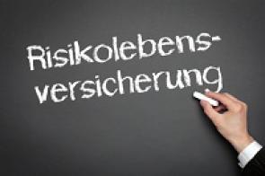 Tafel mit Aufschrift Risikolebensversicherung
