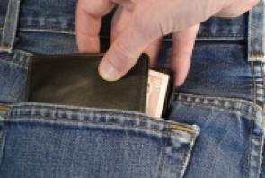 Vorsicht vor Trickdieben! Oft werden die entstandenen Schäden nicht von der Hausratversicherung abgedeckt.