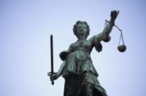 Versicherungsnehmer müssen Gerichtskosten möglichst gering halten. Dies sehen die Richtlinien des GDV vor.