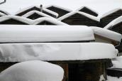 Schneemassen auf Dächern